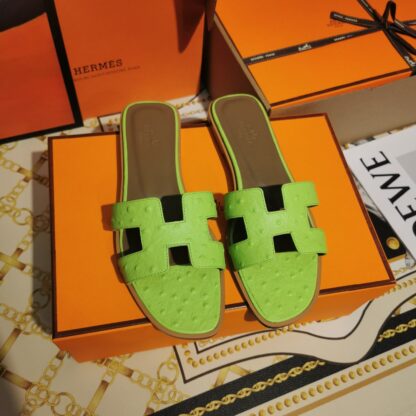 Hermès light green ostrich pattern leather handmade slippers - Image 8