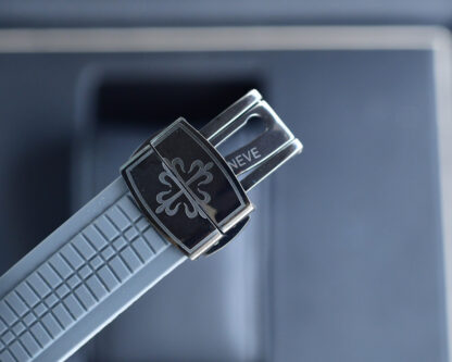 Patek Philippe Aquanaut Traveler's watch with complications - Image 8
