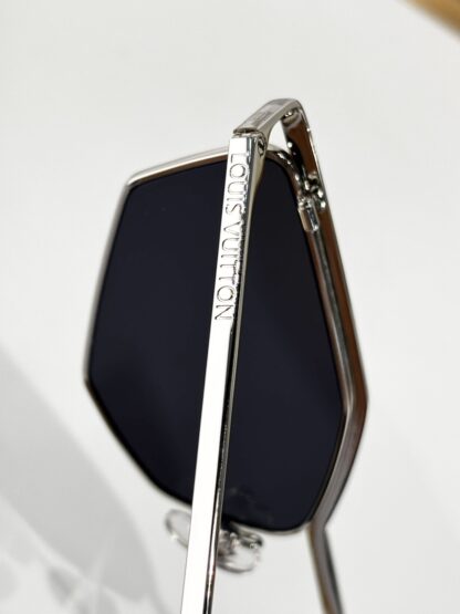 LOUIS VUITTON Fashion Sunglasses - Image 9