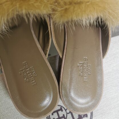 Hermes autumn and winter apricot color durable warm and comfortable wool slippers - Image 7