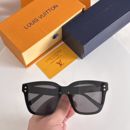 LOUIS VUITTON Fashion Sunglasses - Image 9