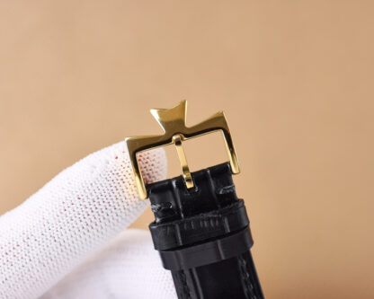 Vacheron Constantin simple and versatile watch - Image 8