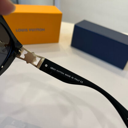LOUIS VUITTON Fashion Sunglasses - Image 10