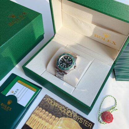 Rolex Submariner Green has a diameter of 39mm - Image 7