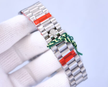The Rolex square diamond bezel features a hollowed-out diamond-encrusted design - Image 7