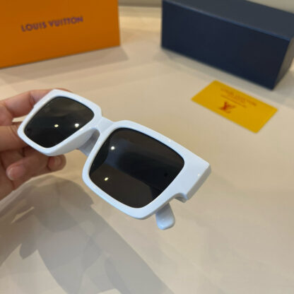 LOUIS VUITTON Fashion Sunglasses - Image 9