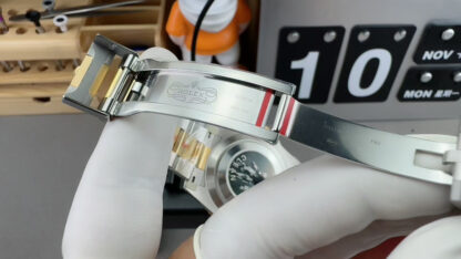 The size of the Rolex Intergold and Blue Submariner is 40mm - Image 8