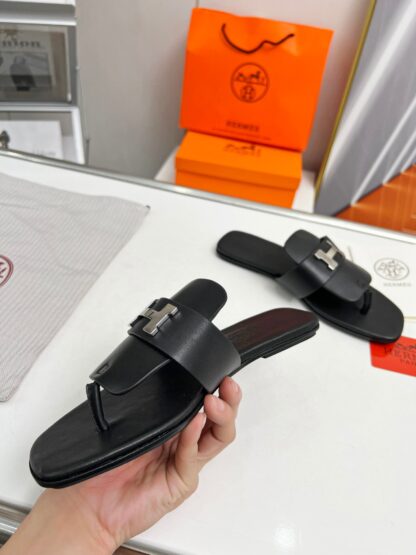 Hermès Spring and Summer Black Daily Home Travel Holiday Essential Slippers - Image 7