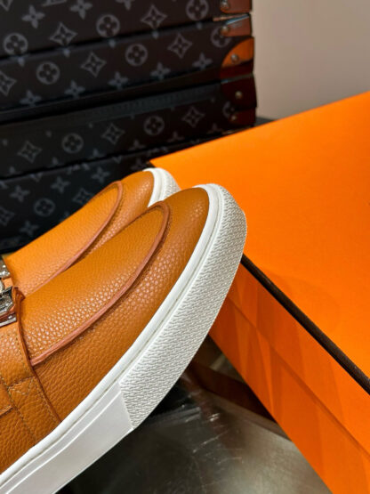 Hermès Classic Men's Orange Soft and Durable Loafers - Image 8