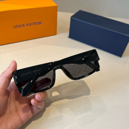 LOUIS VUITTON Fashion Sunglasses - Image 10
