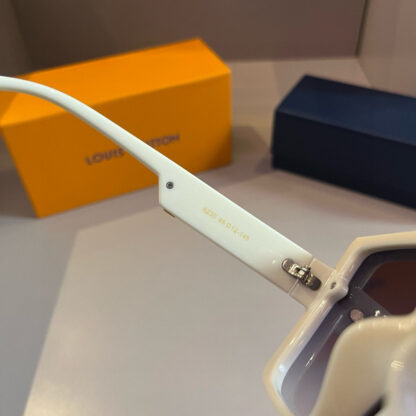 LOUIS VUITTON Fashion Sunglasses - Image 9