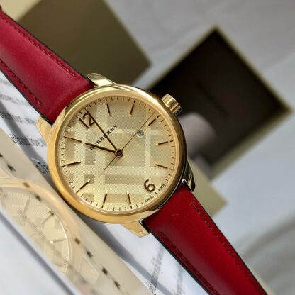 Burberry Classic Vintage Quartz Women's Watch - Image 8