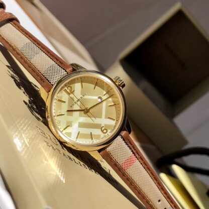 Burberry Classic Vintage Quartz Women's Watch - Image 8