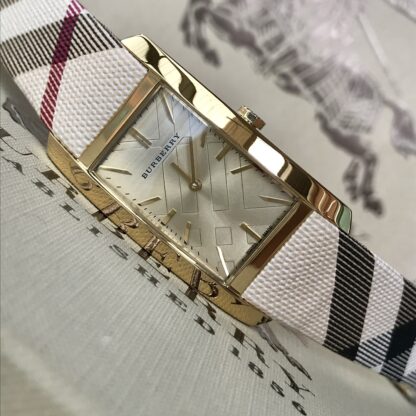 Burberry Classic Vintage Quartz Women's Watch - Image 8