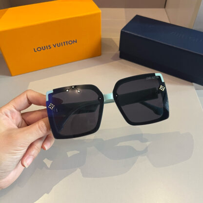 LOUIS VUITTON Fashion Sunglasses - Image 9