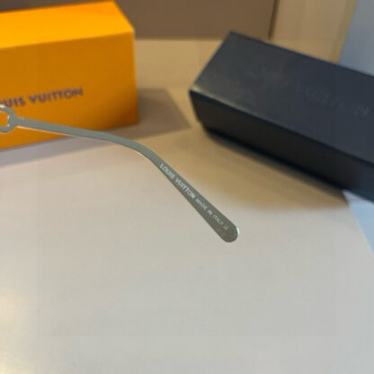 LOUIS VUITTON Fashion Sunglasses - Image 9