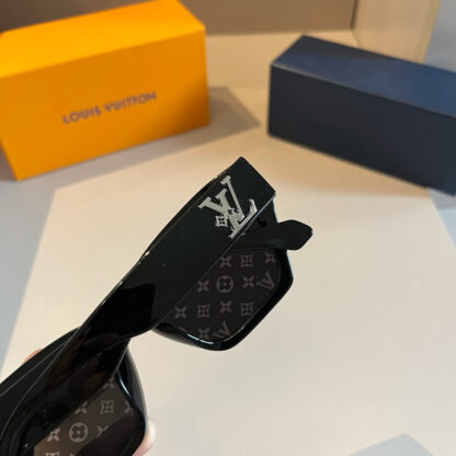 LOUIS VUITTON Fashion Sunglasses - Image 9