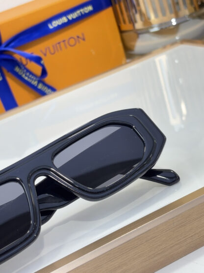 LOUIS VUITTON Fashion Sunglasses - Image 9