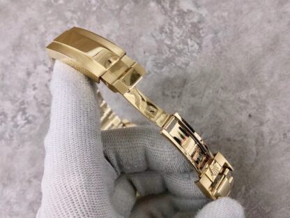 Rolex Daytona with all-gold green dial - Image 8