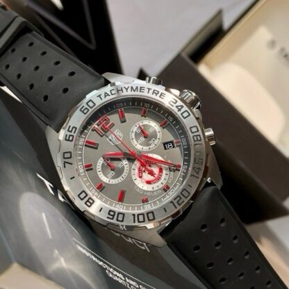 TAGHeuer handsome quartz men's watch - Image 7