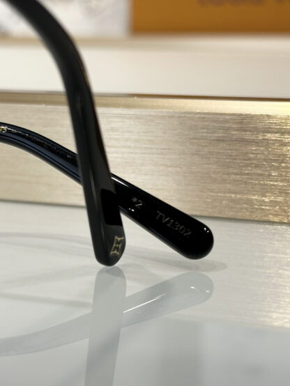 LOUIS VUITTON Fashion Sunglasses - Image 9