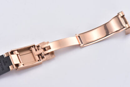 Rolex's top-level 7750 caliber Chronograph Daytona - Image 8