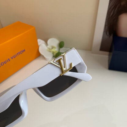 LOUIS VUITTON Fashion Sunglasses - Image 9