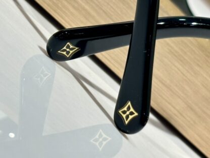 LOUIS VUITTON Fashion Sunglasses - Image 9
