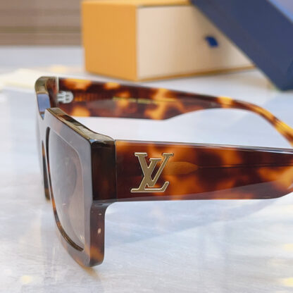 LOUIS VUITTON Fashion Sunglasses - Image 9