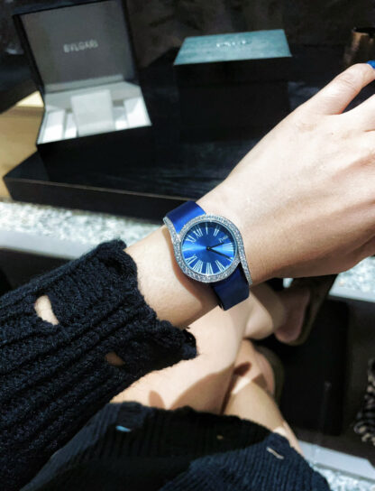 Piaget's unique watch with full charm and sparkle - Image 8