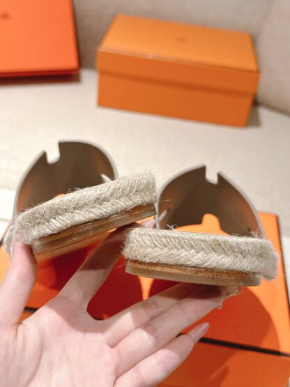 Hermes gray brown spring and summer comfortable and fashionable straw slippers - Image 8