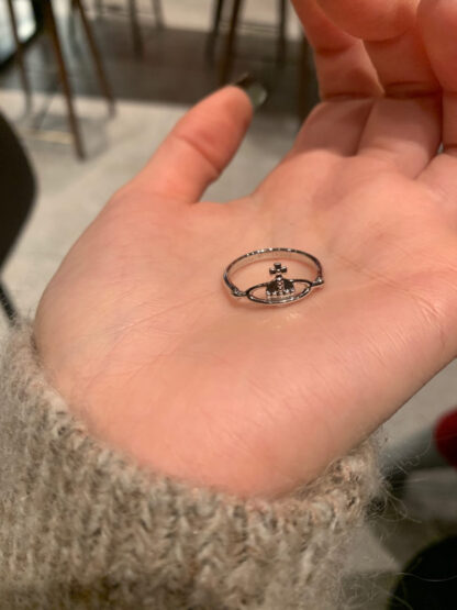 Vivienne Westwood rocks Saturn's ring - Image 8