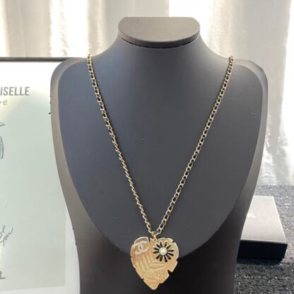 Chanel leather chain vintage heart nameplate sweater chain - Image 9