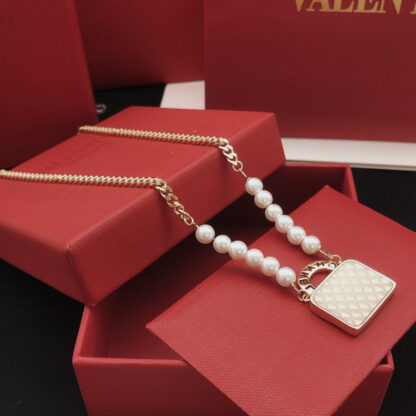 Chanel fashionable bag necklace - Image 8