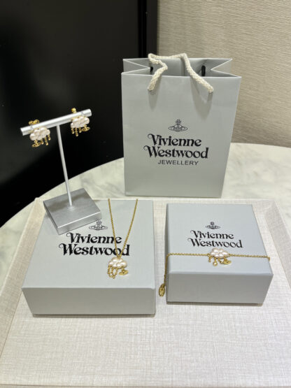 Vivienne Westwood Pearl Cloud Small Saturn Charm Bracelet - Image 8