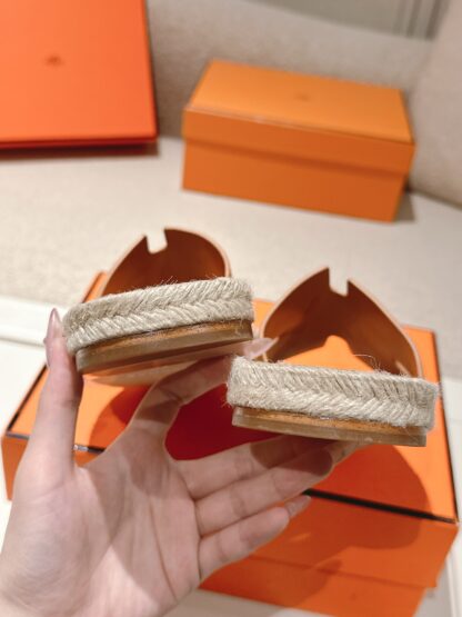 Hermès latest spring and summer dark brown refreshing and comfortable straw slippers - Image 8