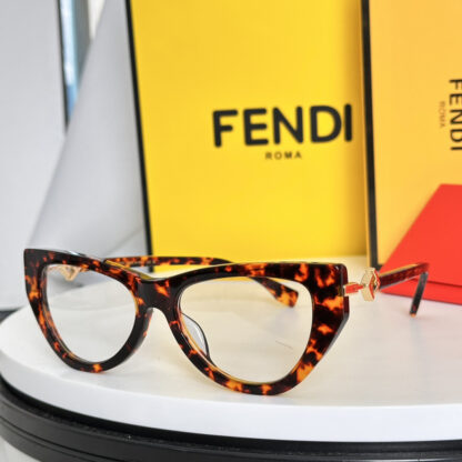 FENDI fashion trend sunglasses - Image 9