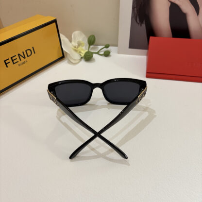 FENDI fashion trend sunglasses - Image 9
