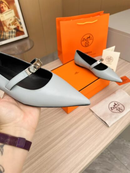 Hermès light blue thick heeled loafers are a must-have for vacation - Image 8