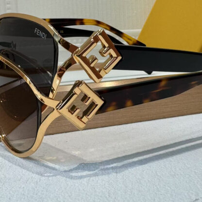 FENDI fashion trend sunglasses - Image 9