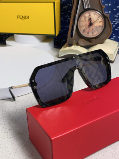 FENDI fashion trend sunglasses - Image 9