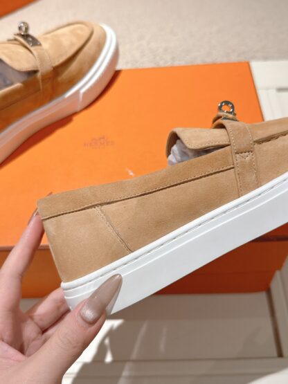 Hermès new kelly buckle thick-soled apricot loafers - Image 8