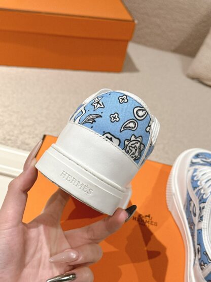 Hermes couple blue and white fashion retro casual skateboard shoes - Image 8
