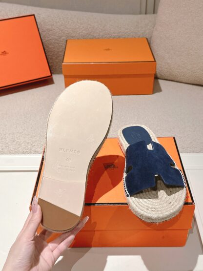 Hermes Spring and Summer Dark Blue Fashionable and Comfortable Straw Slippers - Image 9