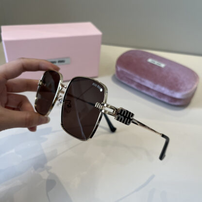 Miu Miu trendy fashion sunglasses - Image 10