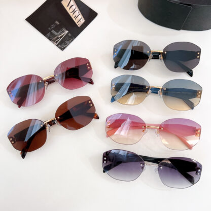Prada fashion trend sunglasses - Image 8