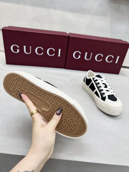 Gucci classic design German training elements catwalk model - Image 10