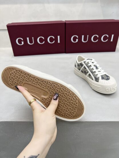 Gucci classic design German training elements catwalk model - Image 10