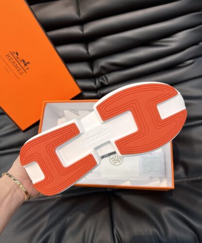Hermès men's off-white soft and comfortable casual sports shoes - Image 9