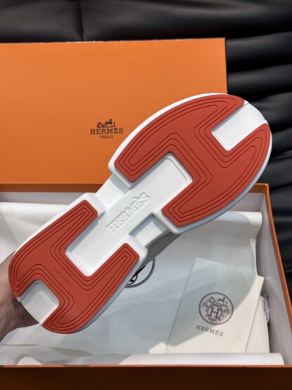 Hermès men's black and white soft and comfortable casual sports shoes - Image 9